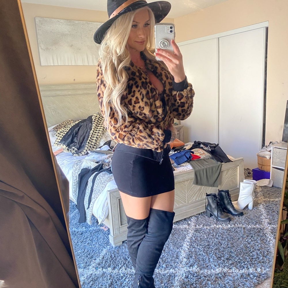 Furry leopard zip up